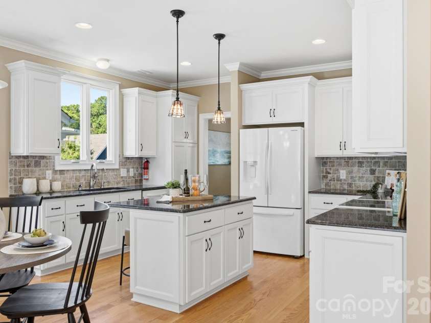 625 James Alexander Way, Davidson, NC 28036.  MLS# CAR4369988, YatesRealty ID 26272. 