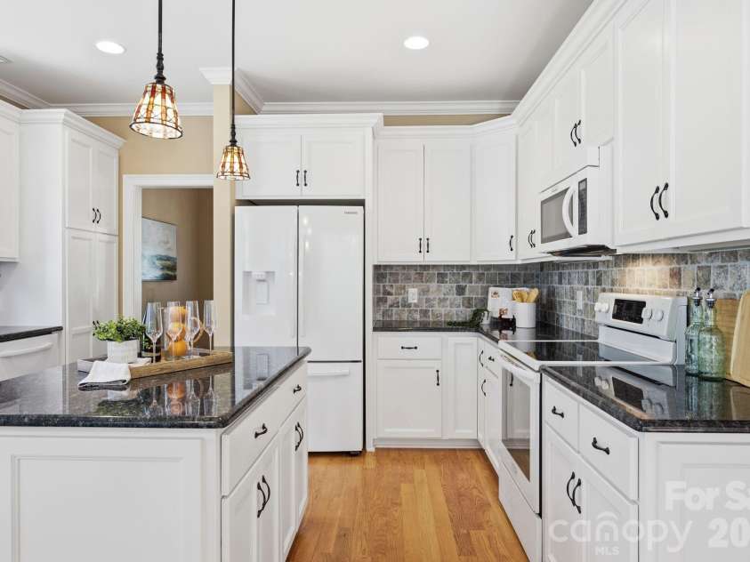 625 James Alexander Way, Davidson, NC 28036.  MLS# CAR4369988, YatesRealty ID 26272. 