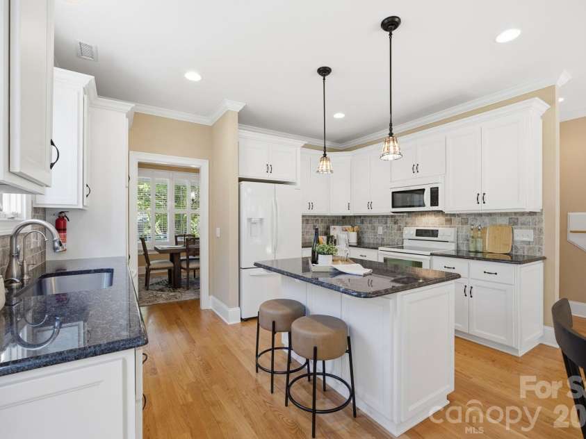 625 James Alexander Way, Davidson, NC 28036.  MLS# CAR4369988, YatesRealty ID 26272. 