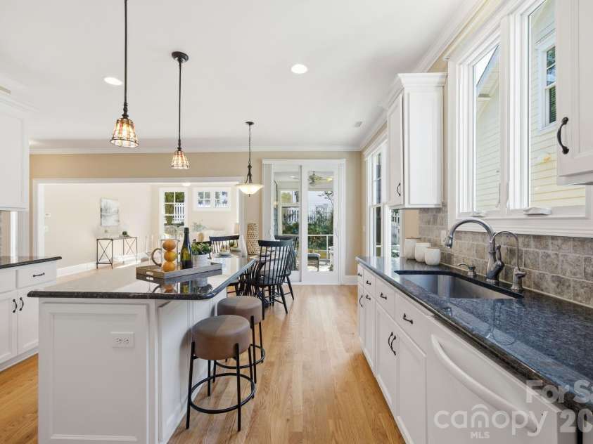 625 James Alexander Way, Davidson, NC 28036.  MLS# CAR4369988, YatesRealty ID 26272. 