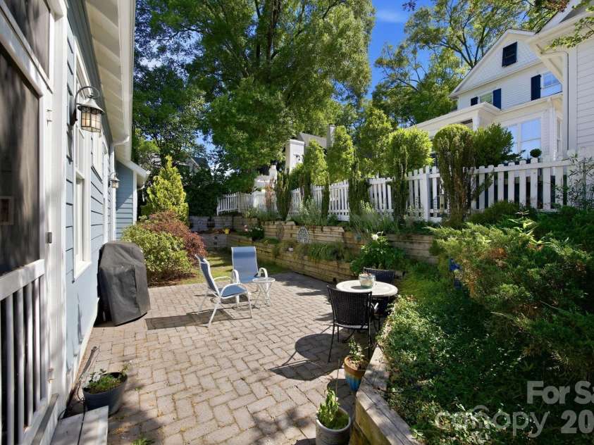 625 James Alexander Way, Davidson, NC 28036.  MLS# CAR4369988, YatesRealty ID 26272. 
