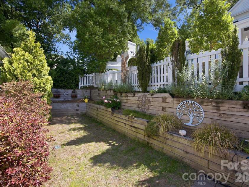 625 James Alexander Way, Davidson, NC 28036.  MLS# CAR4369988, YatesRealty ID 26272. 