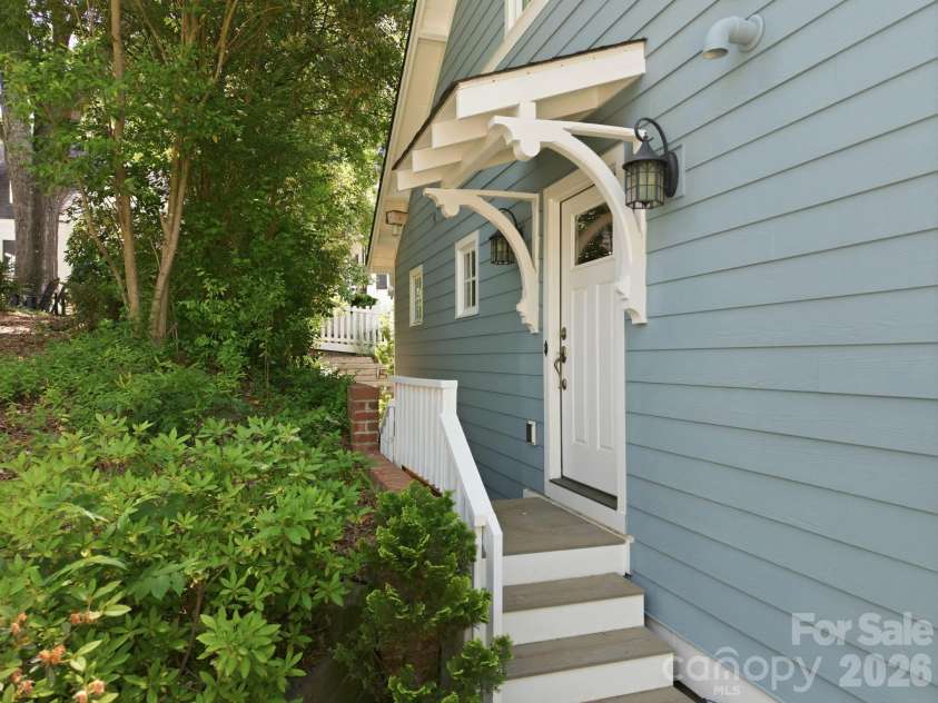 625 James Alexander Way, Davidson, NC 28036.  MLS# CAR4369988, YatesRealty ID 26272. 