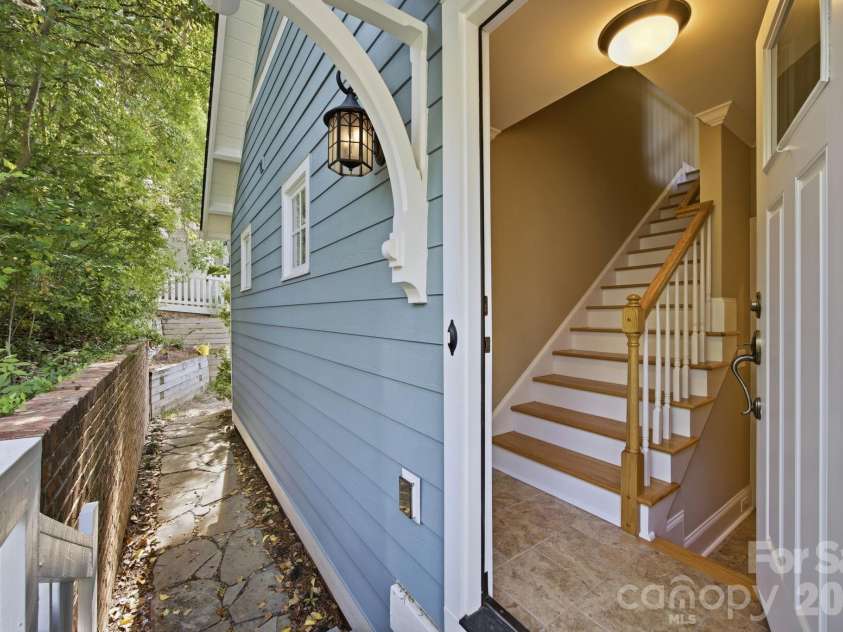 625 James Alexander Way, Davidson, NC 28036.  MLS# CAR4369988, YatesRealty ID 26272. 