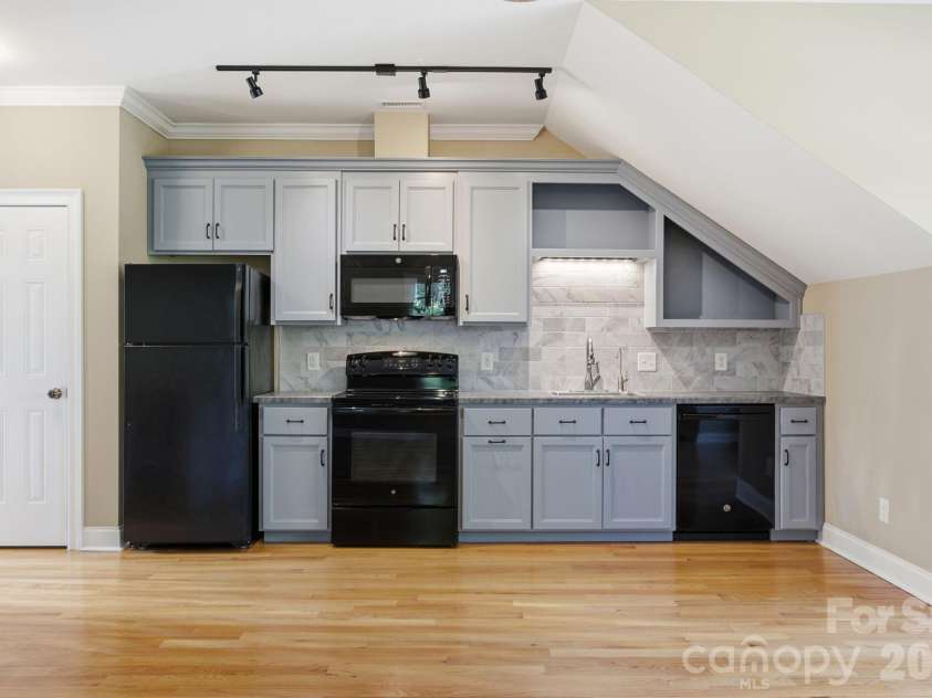 625 James Alexander Way, Davidson, NC 28036.  MLS# CAR4369988, YatesRealty ID 26272. 