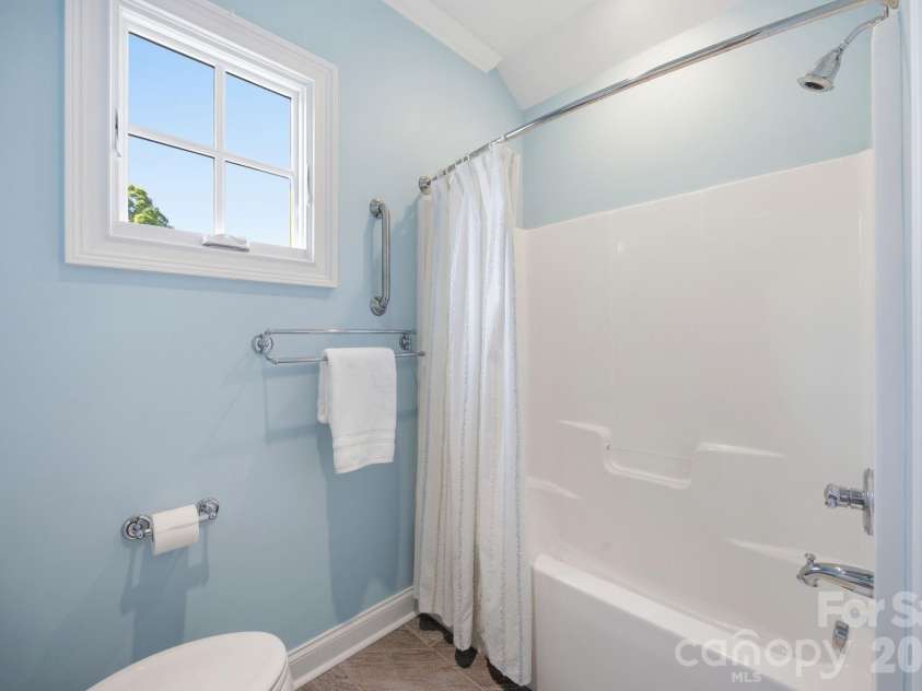 625 James Alexander Way, Davidson, NC 28036.  MLS# CAR4369988, YatesRealty ID 26272. 