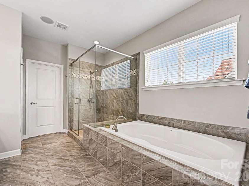 2507 Lochview Street, Pineville, NC 28134.  MLS# CAR4384692, YatesRealty ID 26273. Second Level Primary En Suite