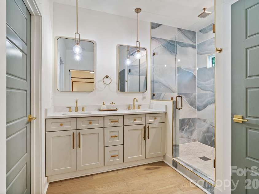 1900 Arnold Drive, Charlotte, NC 28205.  MLS# CAR4384281, YatesRealty ID 26274. 