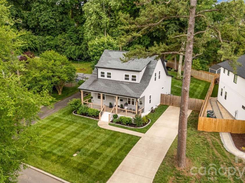 1900 Arnold Drive, Charlotte, NC 28205.  MLS# CAR4384281, YatesRealty ID 26274. 