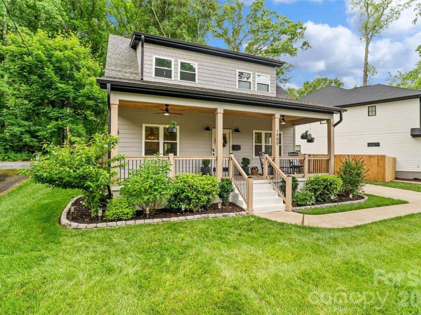1900 Arnold Drive, Charlotte, NC 28205.  MLS# CAR4384281, YatesRealty ID 26274. 