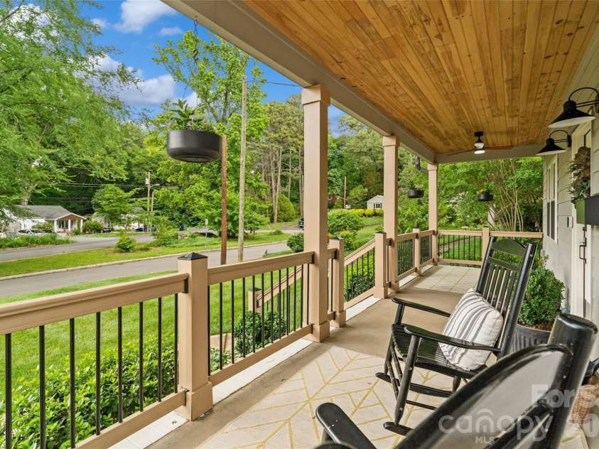 1900 Arnold Drive, Charlotte, NC 28205.  MLS# CAR4384281, YatesRealty ID 26274. 