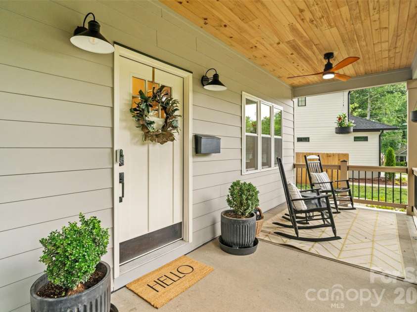 1900 Arnold Drive, Charlotte, NC 28205.  MLS# CAR4384281, YatesRealty ID 26274. 