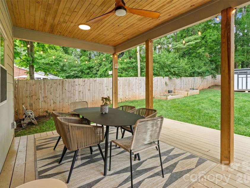 1900 Arnold Drive, Charlotte, NC 28205.  MLS# CAR4384281, YatesRealty ID 26274. 