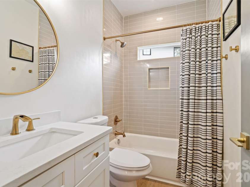 1900 Arnold Drive, Charlotte, NC 28205.  MLS# CAR4384281, YatesRealty ID 26274. 