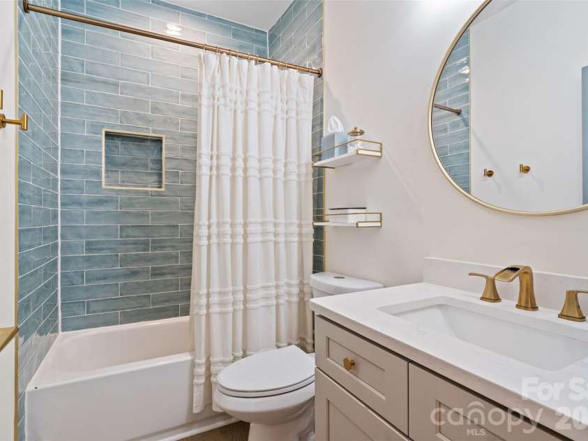 1900 Arnold Drive, Charlotte, NC 28205.  MLS# CAR4384281, YatesRealty ID 26274. 