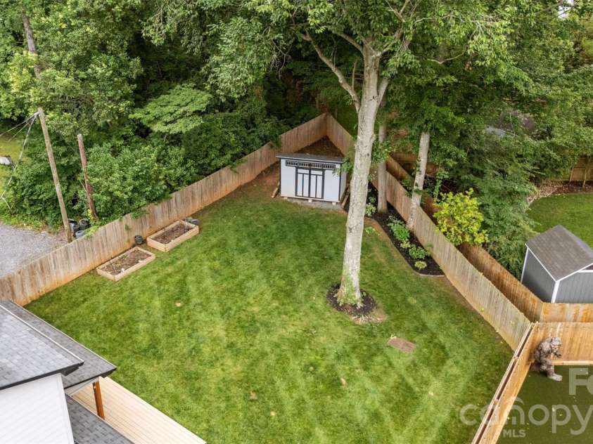 1900 Arnold Drive, Charlotte, NC 28205.  MLS# CAR4384281, YatesRealty ID 26274. 