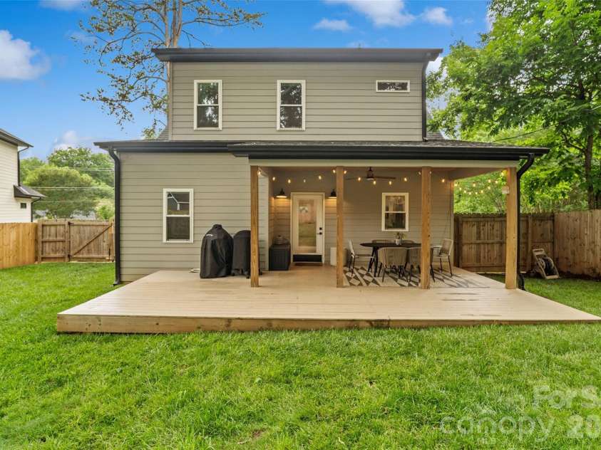 1900 Arnold Drive, Charlotte, NC 28205.  MLS# CAR4384281, YatesRealty ID 26274. 