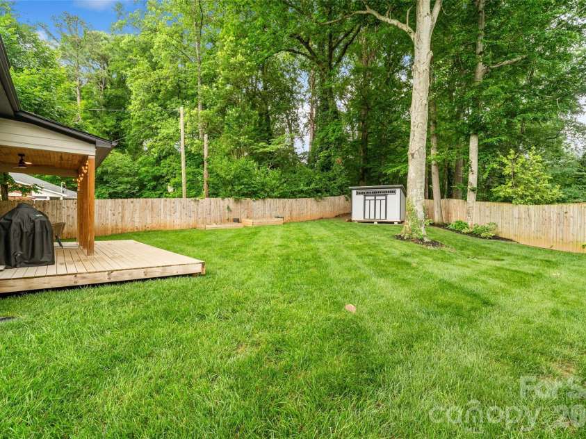 1900 Arnold Drive, Charlotte, NC 28205.  MLS# CAR4384281, YatesRealty ID 26274. 