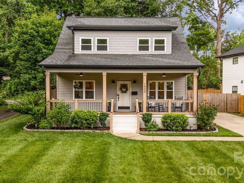 1900 Arnold Drive, Charlotte, NC 28205.  MLS# CAR4384281, YatesRealty ID 26274. 