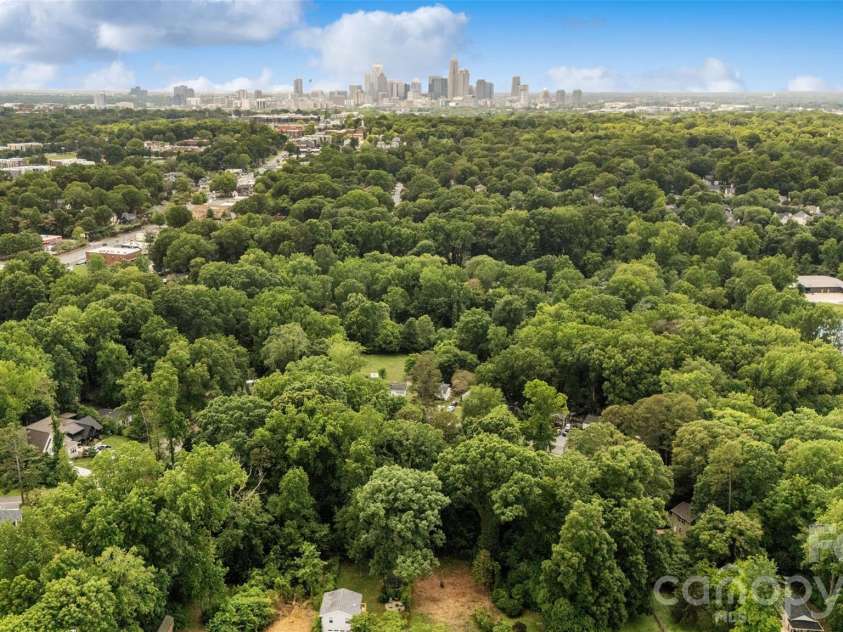 1900 Arnold Drive, Charlotte, NC 28205.  MLS# CAR4384281, YatesRealty ID 26274. 
