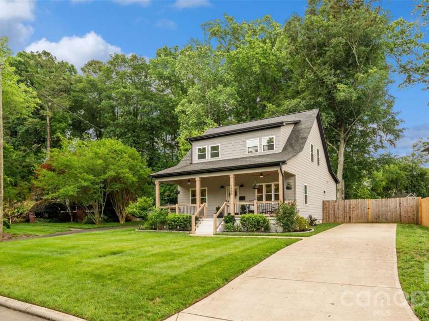 1900 Arnold Drive, Charlotte, NC 28205.  MLS# CAR4384281, YatesRealty ID 26274. 