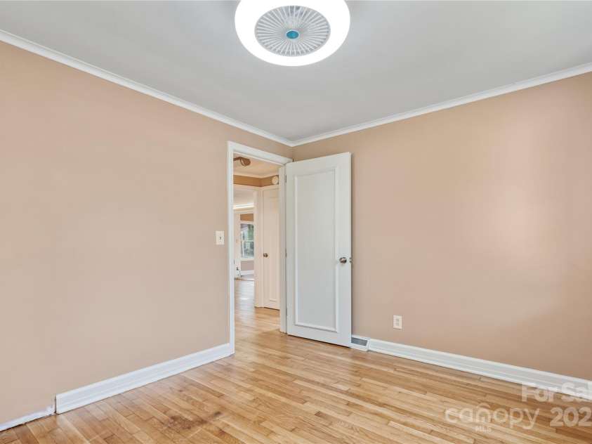 1523 Dawnview Drive, Hendersonville, NC 28791.  MLS# CAR4268106, YatesRealty ID 26275. 2nd bedroom