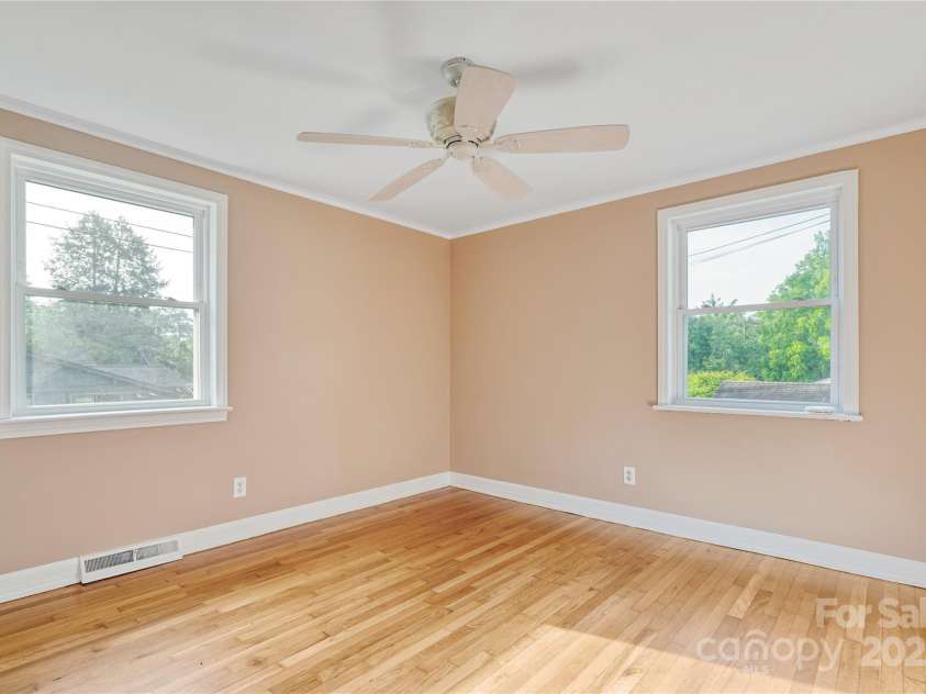 1523 Dawnview Drive, Hendersonville, NC 28791.  MLS# CAR4268106, YatesRealty ID 26275. 3rd bedroom