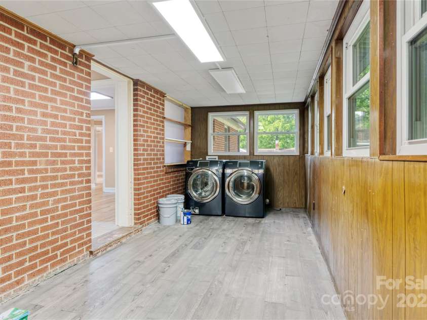 1523 Dawnview Drive, Hendersonville, NC 28791.  MLS# CAR4268106, YatesRealty ID 26275. 