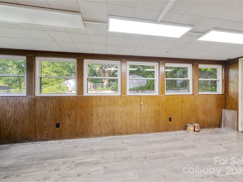 1523 Dawnview Drive, Hendersonville, NC 28791.  MLS# CAR4268106, YatesRealty ID 26275. 