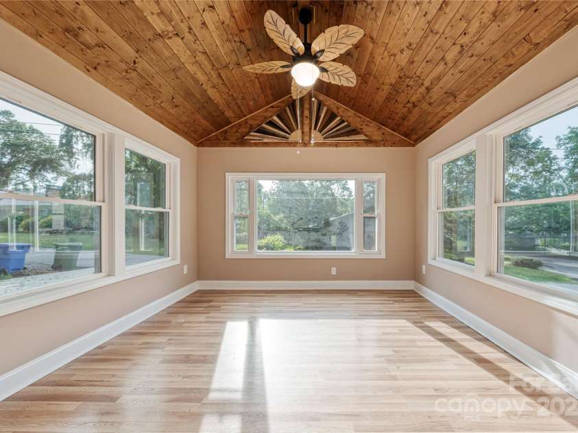 1523 Dawnview Drive, Hendersonville, NC 28791.  MLS# CAR4268106, YatesRealty ID 26275. 