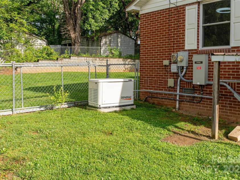 1523 Dawnview Drive, Hendersonville, NC 28791.  MLS# CAR4268106, YatesRealty ID 26275. 