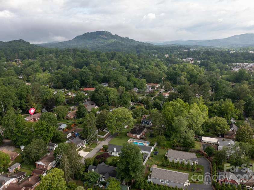 1523 Dawnview Drive, Hendersonville, NC 28791.  MLS# CAR4268106, YatesRealty ID 26275. 