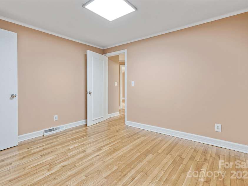 1523 Dawnview Drive, Hendersonville, NC 28791.  MLS# CAR4268106, YatesRealty ID 26275. Bedroom with 32 inch doors