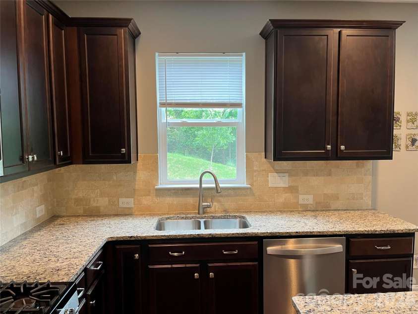 6003 Fallondale Road, Waxhaw, NC 28173.  MLS# CAR4402311, YatesRealty ID 26275. 