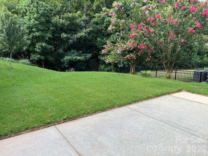 6003 Fallondale Road, Waxhaw, NC 28173.  MLS# CAR4402311, YatesRealty ID 26275. 