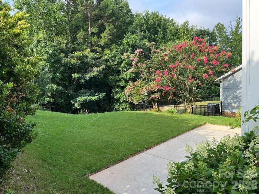 6003 Fallondale Road, Waxhaw, NC 28173.  MLS# CAR4402311, YatesRealty ID 26275. 