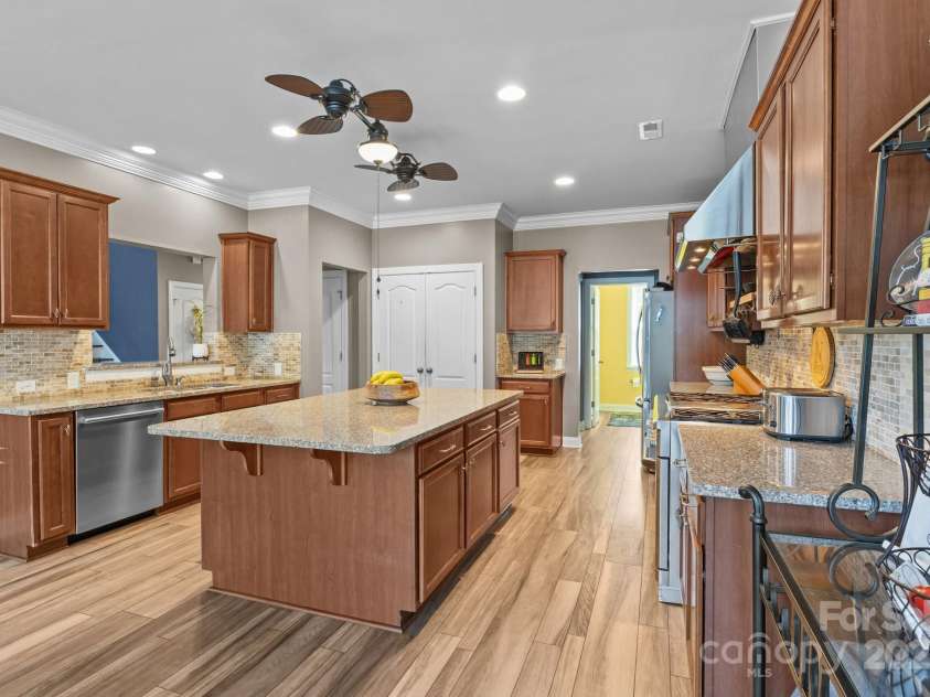 125 Snow Fountain Lane, Mooresville, NC 28115.  MLS# CAR4274171, YatesRealty ID 26276. 