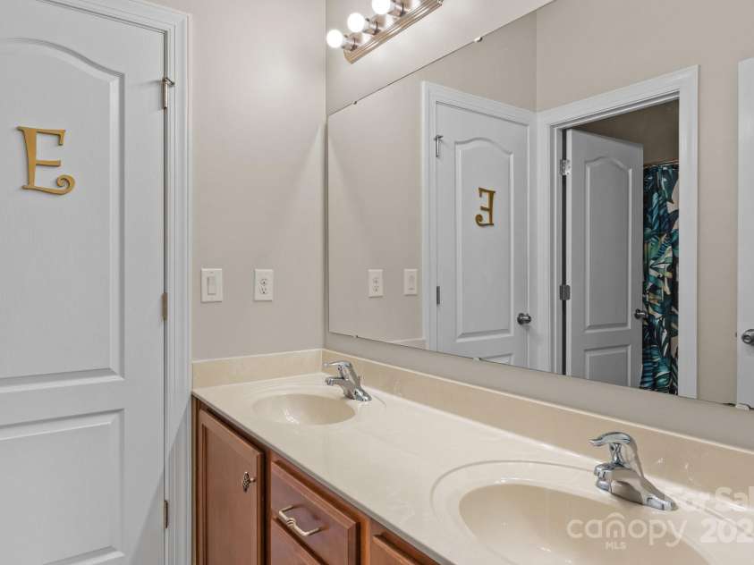 125 Snow Fountain Lane, Mooresville, NC 28115.  MLS# CAR4274171, YatesRealty ID 26276. 