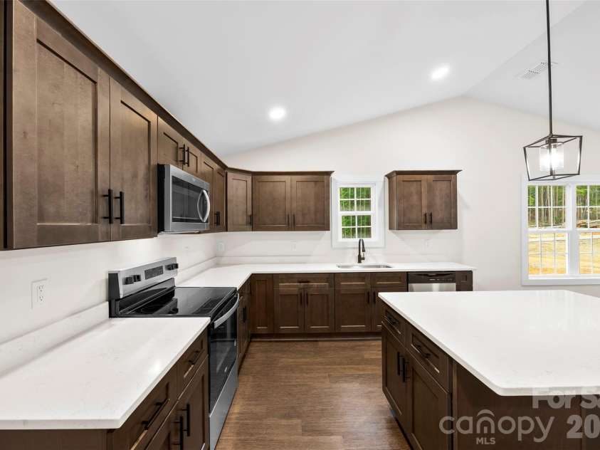 200 Knollwood Circle, Albemarle, NC 28001.  MLS# CAR4377154, YatesRealty ID 26278. 