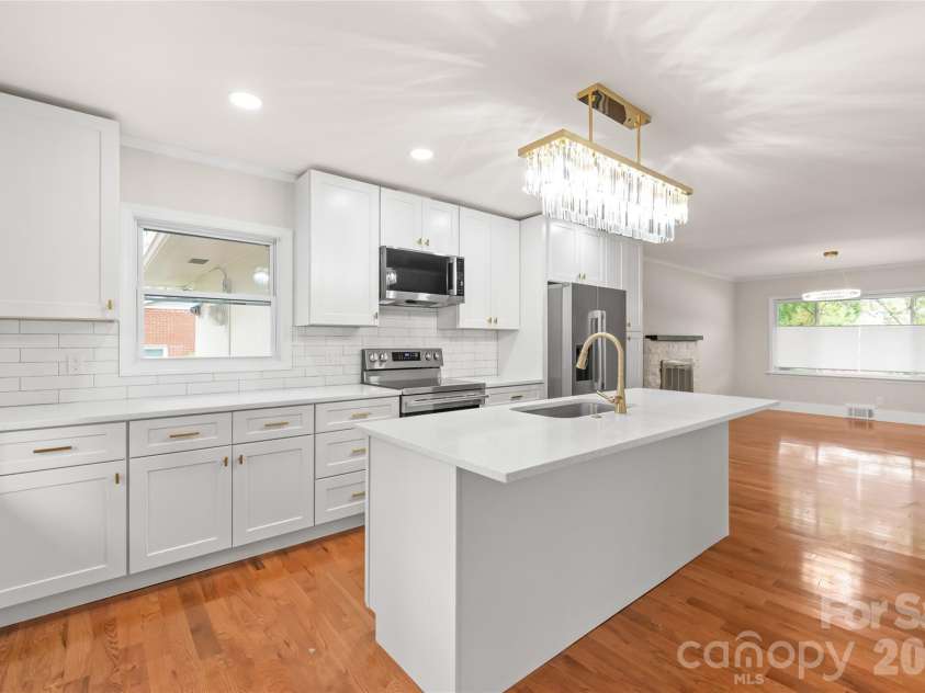 7537 Monroe Road, Charlotte, NC 28212.  MLS# CAR4363203, YatesRealty ID 26279. 