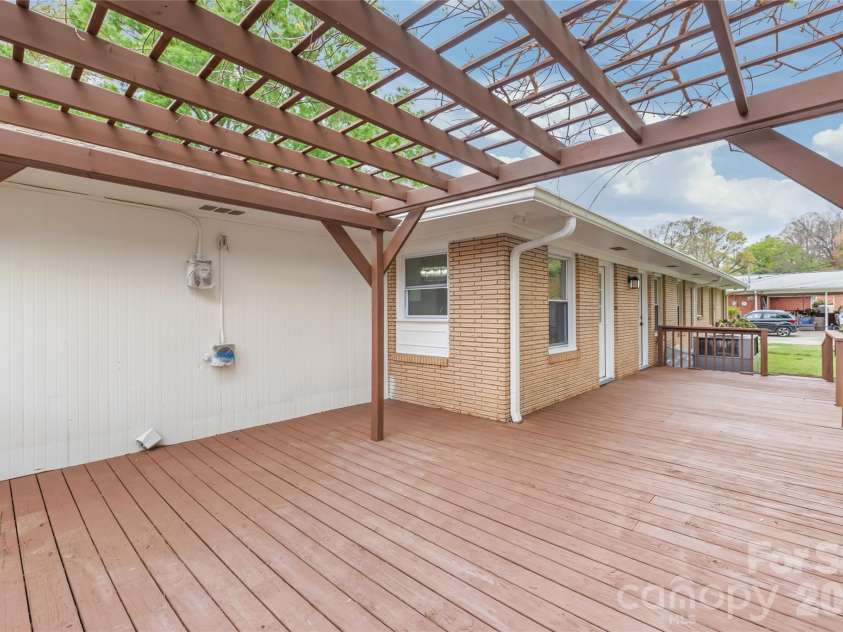 7537 Monroe Road, Charlotte, NC 28212.  MLS# CAR4363203, YatesRealty ID 26279. 