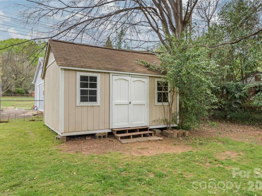 7537 Monroe Road, Charlotte, NC 28212.  MLS# CAR4363203, YatesRealty ID 26279. 