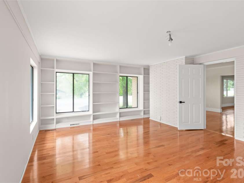 7537 Monroe Road, Charlotte, NC 28212.  MLS# CAR4363203, YatesRealty ID 26279. Bonus Room
