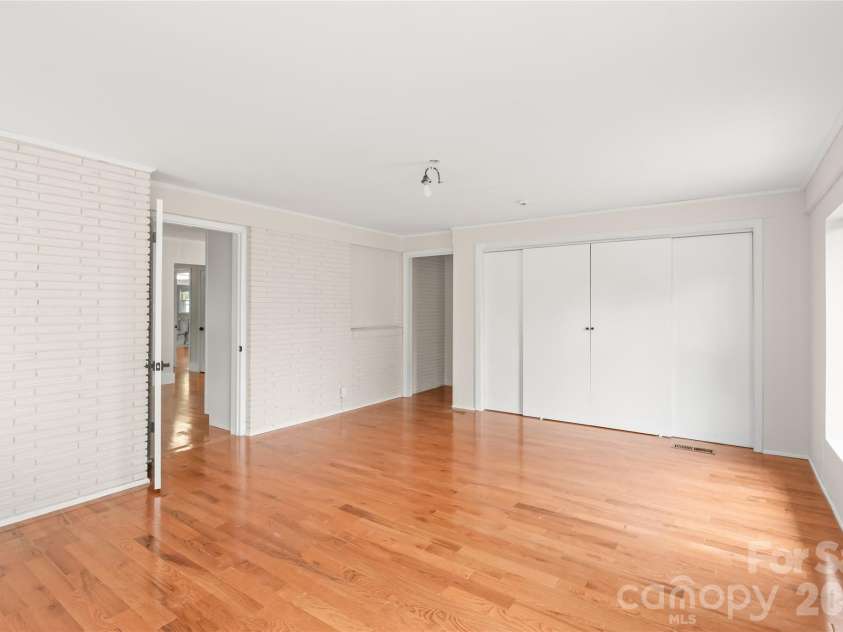 7537 Monroe Road, Charlotte, NC 28212.  MLS# CAR4363203, YatesRealty ID 26279. Bonus Room