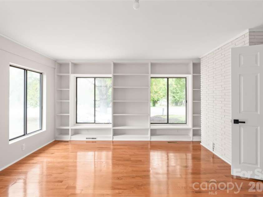 7537 Monroe Road, Charlotte, NC 28212.  MLS# CAR4363203, YatesRealty ID 26279. Bonus Room