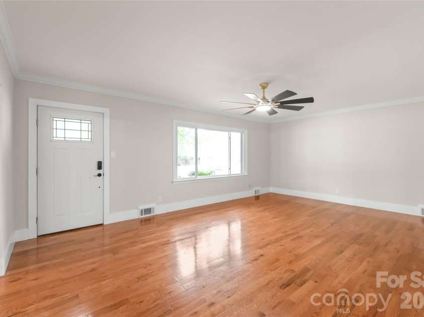 7537 Monroe Road, Charlotte, NC 28212.  MLS# CAR4363203, YatesRealty ID 26279. Living Room