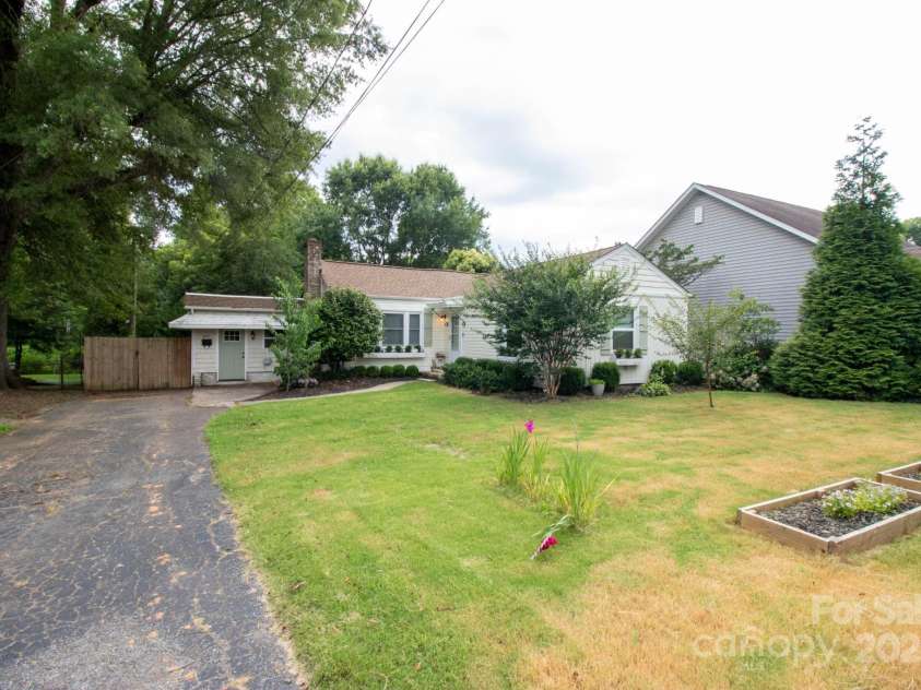 805 Pine Street, Mooresville, NC 28115.  MLS# CAR4276979, YatesRealty ID 26280. 
