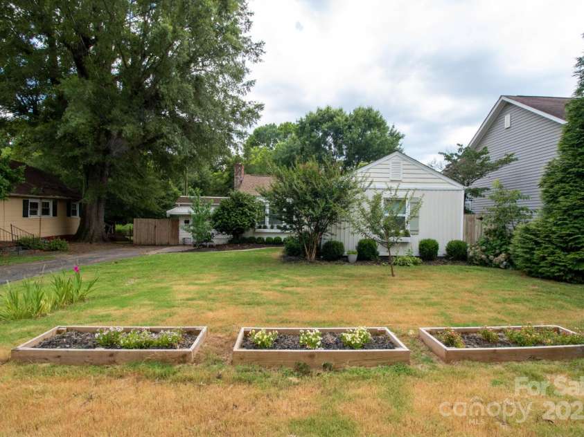 805 Pine Street, Mooresville, NC 28115.  MLS# CAR4276979, YatesRealty ID 26280. 