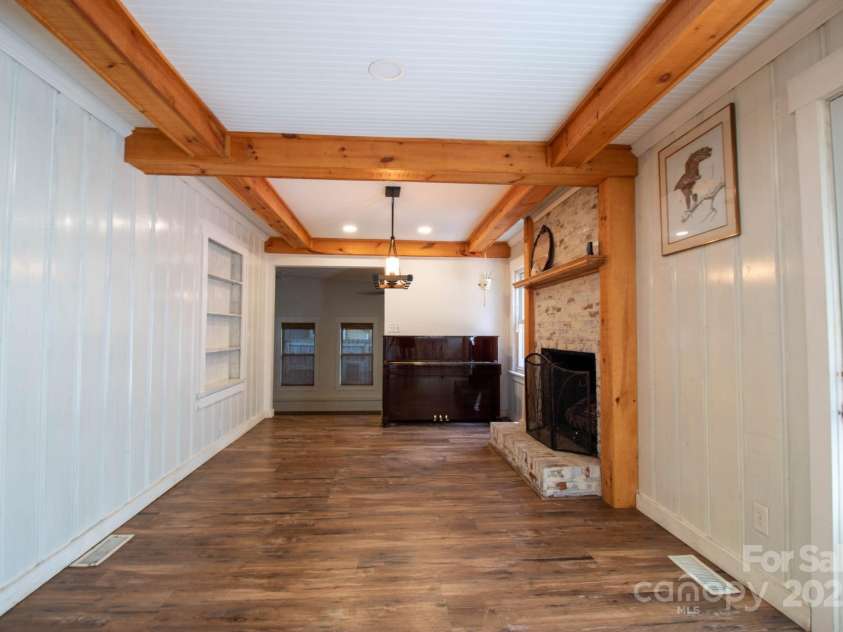 805 Pine Street, Mooresville, NC 28115.  MLS# CAR4276979, YatesRealty ID 26280. 