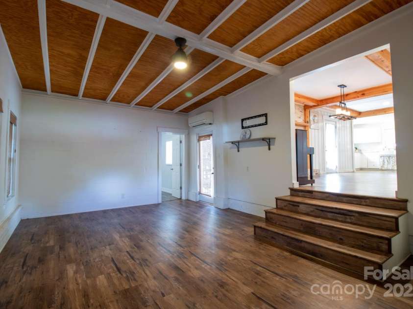 805 Pine Street, Mooresville, NC 28115.  MLS# CAR4276979, YatesRealty ID 26280. 
